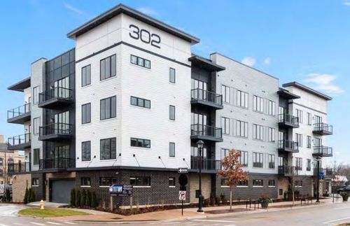 202-302 W Liberty Dr, Wheaton, IL, 60187-5048 | Card Image