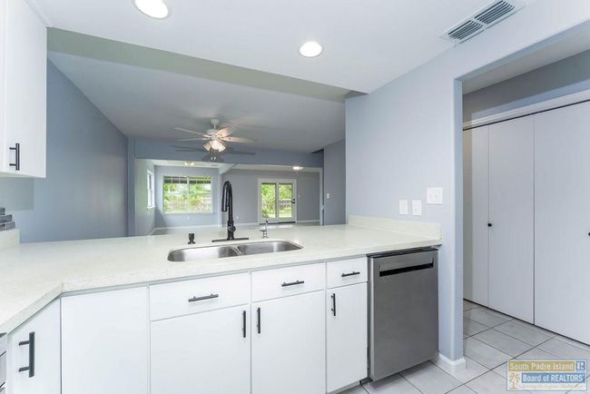 905 N Shore Dr, House other with 3 bedrooms, 3 bathrooms and 2 parking in Port Isabel TX | Image 4