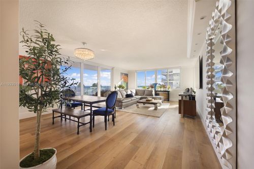 apt-102-5401 Collins Ave, Miami Beach, FL, 33140-2529 | Card Image