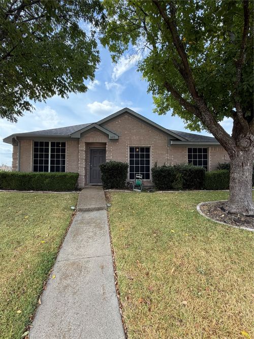 1013 Wentwood Dr, Desoto, TX, 75115-8027 | Card Image