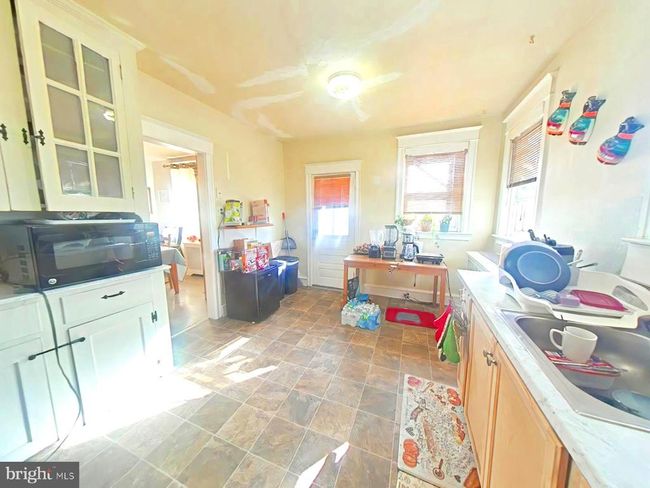 184 Midway Ave, Townhouse with 3 bedrooms, 1 bathrooms and null parking in LANSDOWNE PA | Image 9