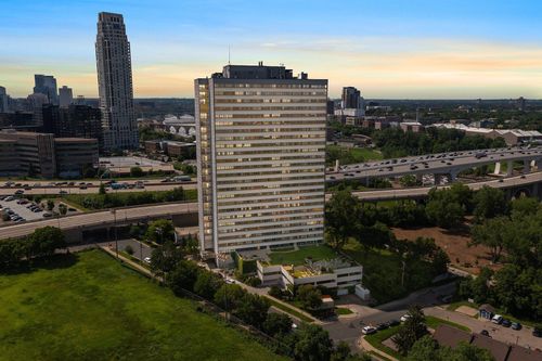 apt-408-1920 S 1st St, Minneapolis, MN, 55454-1096 | Card Image