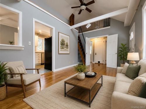 39 7th St, Locust Valley, NY, 11560-1621 | Card Image