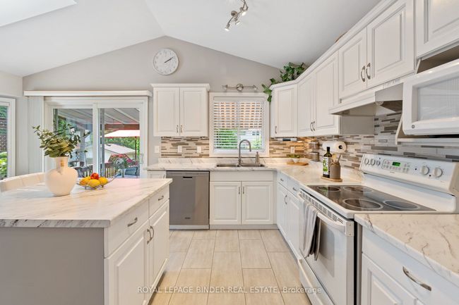 3073 Robinet Rd, House other with 5 bedrooms, 3 bathrooms and 6 parking in Windsor ON | Image 9