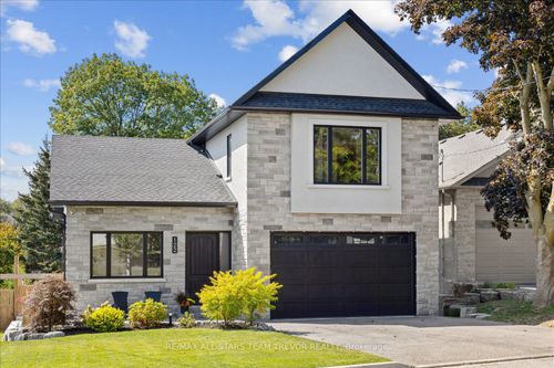 122 Roxborough Rd, Newmarket, ON, L3Y3L2 | Card Image
