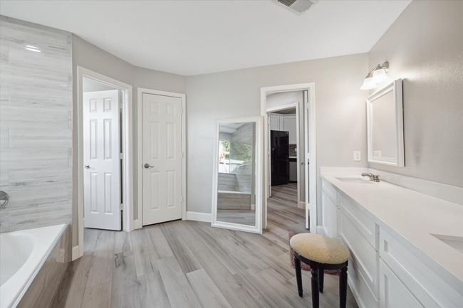 22302 Mosswillow Ln, House other with 3 bedrooms, 2 bathrooms and 2 parking in Tomball TX | Image 5
