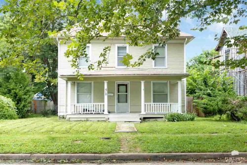 618 Moro St, Manhattan, KS, 66502-5738 | Card Image