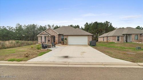 640 Statesman Dr, Byram, MS, 39272-1801 | Card Image