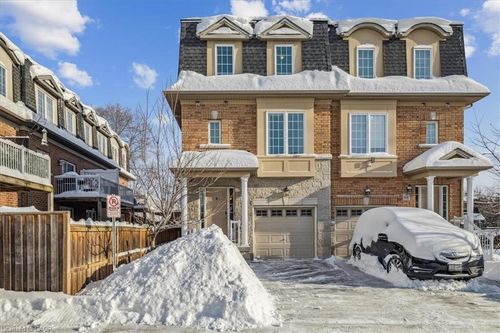 15-2220 Queensway Dr, Burlington, ON, L7R0E7 | Card Image