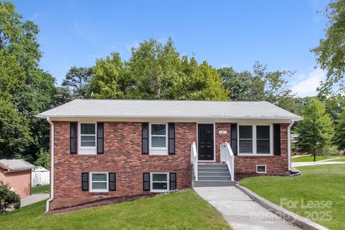 500 Fallingswood Ct, Charlotte, NC, 28217-8013 | Card Image