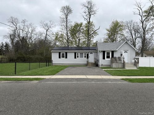 73 Harrison Ave, Amityville, NY, 11701-2403 | Card Image