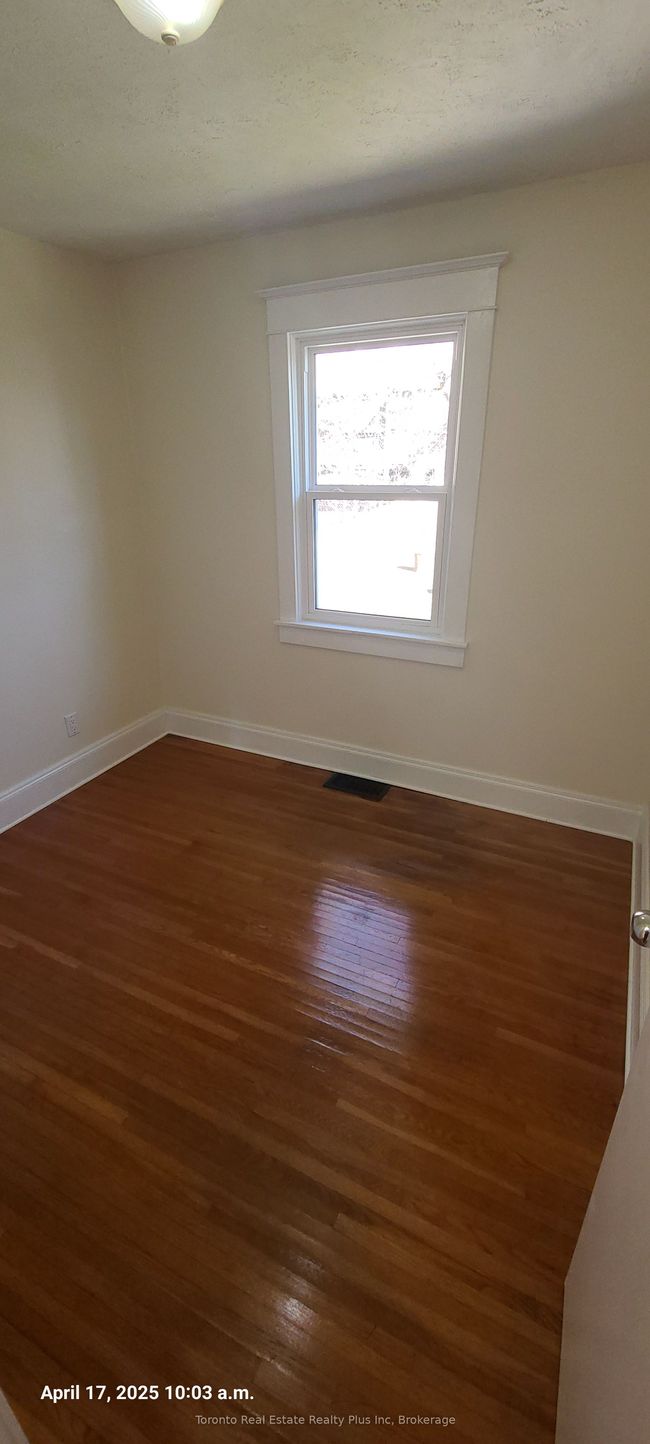 6359 Ker St, House other with 4 bedrooms, 2 bathrooms and 1 parking in Niagara Falls ON | Image 11