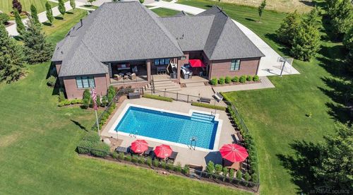 5876 Herrington Ct, Washington Twp, MI, 48094-1081 | Card Image