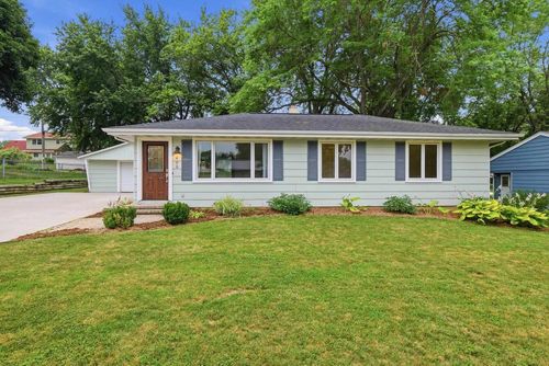 406 E Verleen Ave, Waunakee, WI, 53597-1042 | Card Image