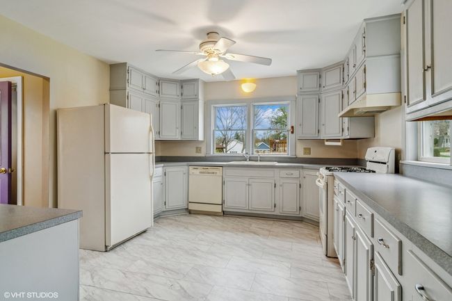 103 N Wisconsin St, House other with 3 bedrooms, 2 bathrooms and 2 parking in Carpentersville IL | Image 5