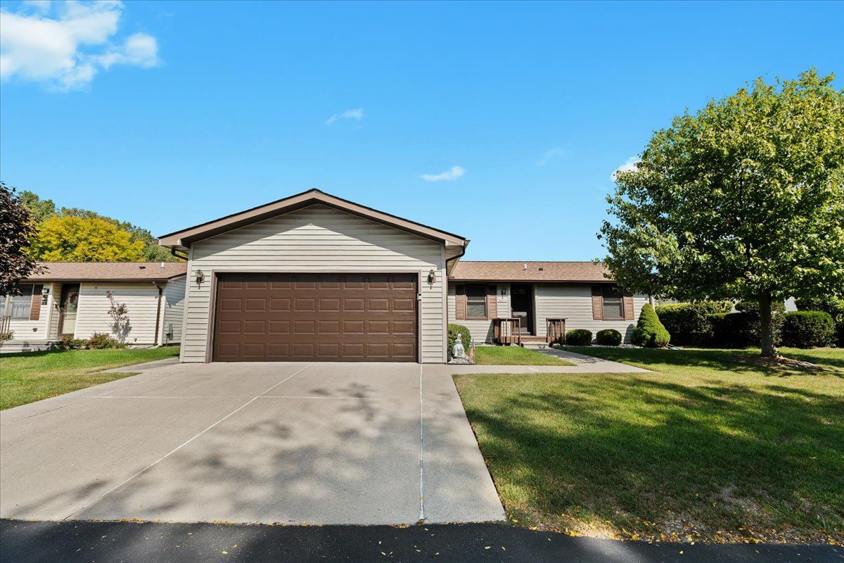 Deer Creek Blvd, Westland, MI 48185