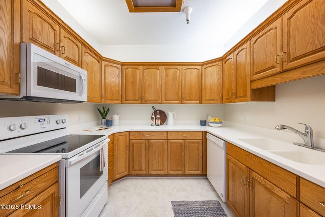 106 - 11035 S Grapevine Cv, Condo with 2 bedrooms, 2 bathrooms and null parking in Sandy UT | Image 5