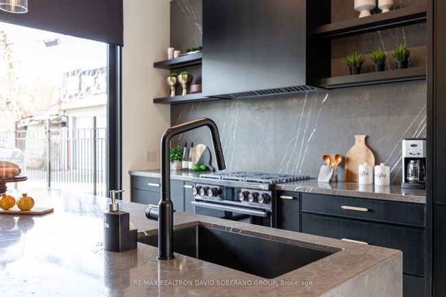 102 Ulster St, House attached with 4 bedrooms, 5 bathrooms and 1 parking in Toronto ON | Image 16