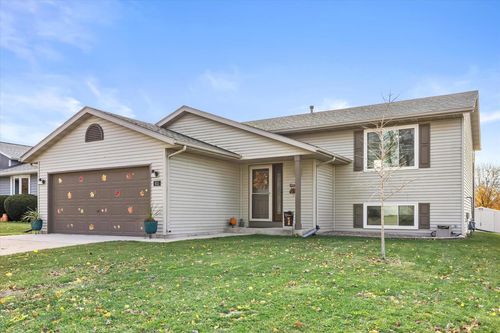613 Foxtail Drive, Hartford, WI, 53027 | Card Image