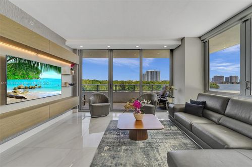 307-2parking-16385 Biscayne Blvd, Aventura, FL, 33160-5450 | Card Image