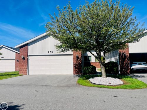 970 Saint Joseph Ln, Marysville, MI, 48040-1595 | Card Image