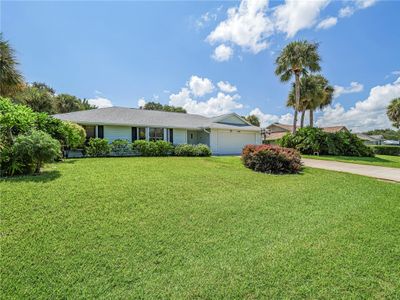 375 10th Street Sw, House other with 3 bedrooms, 2 bathrooms and null parking in Vero Beach FL | Image 3