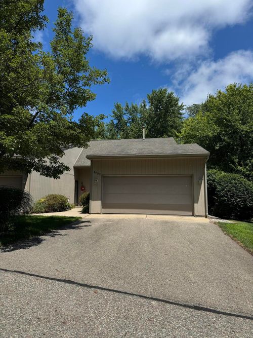 4757 Rockvalley Dr Ne, Grand Rapids, MI, 49525-6817 | Card Image