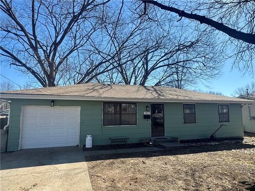 207 S Willow St, Butler, MO, 64730-2259 | Card Image