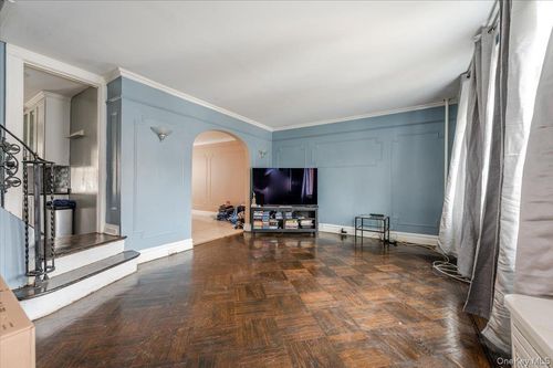 114 198th St, Saint Albans, NY, 11412-2821 | Card Image