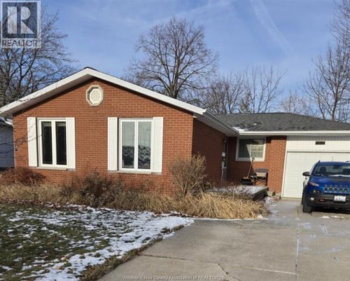 {{alt}} | Card Image