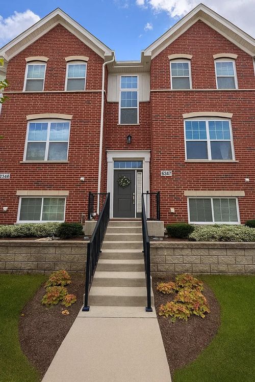 6347 Capulina Ave, Morton Grove, IL, 60053-3105 | Card Image