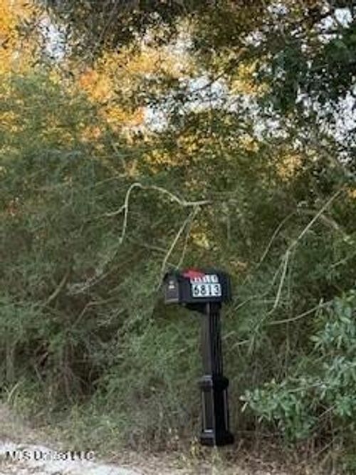 6813 Belle Fontaine Dr, Ocean Springs, MS, 39564-8444 | Card Image