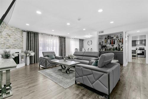 7-8801 Cedros Ave, Panorama City, CA, 91402-5801 | Card Image