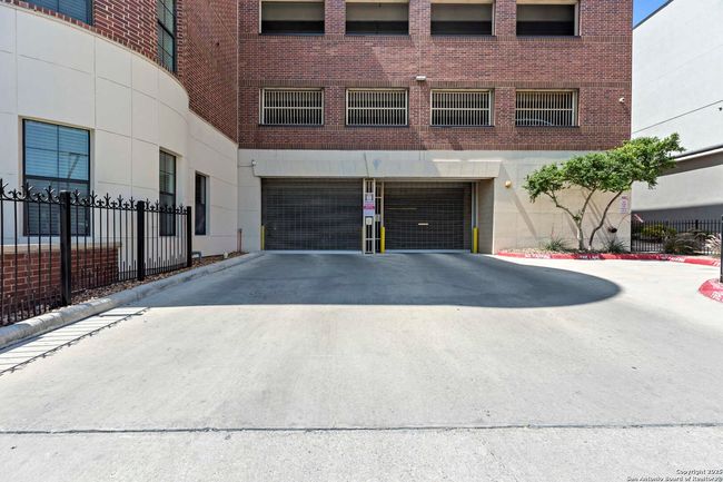 APT-109 - 215 Center, Condo with 2 bedrooms, 3 bathrooms and null parking in San Antonio TX | Image 40