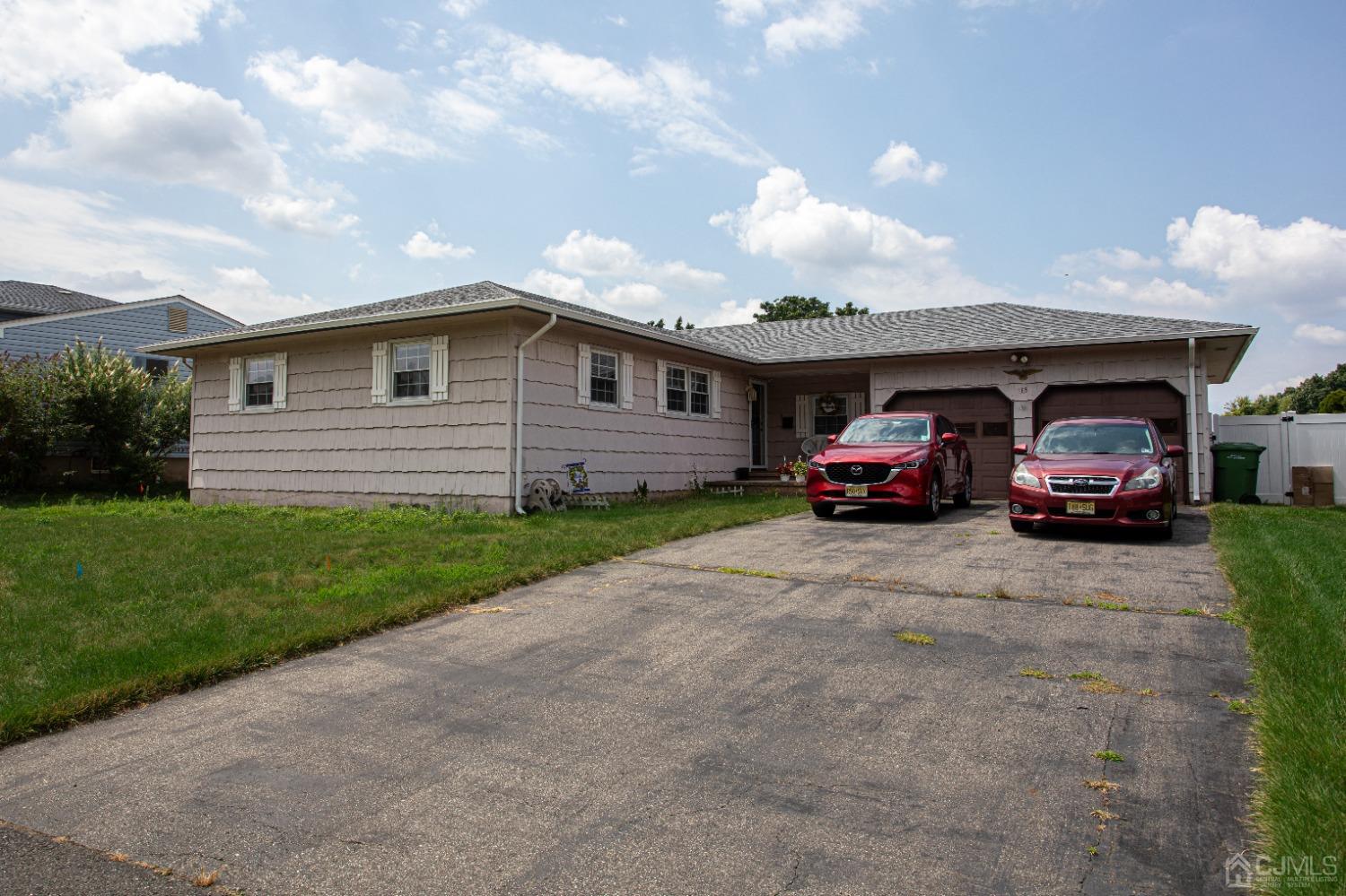 Cambridge Dr, Parlin, NJ 08859