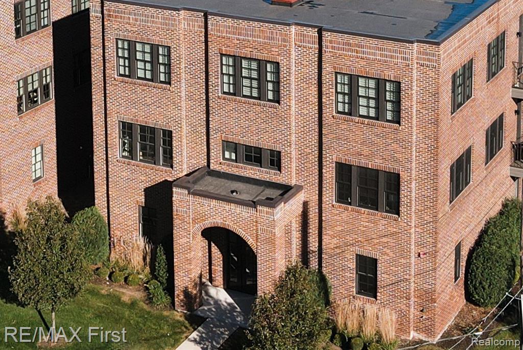 11 Mile Rd, Royal Oak, MI 48067