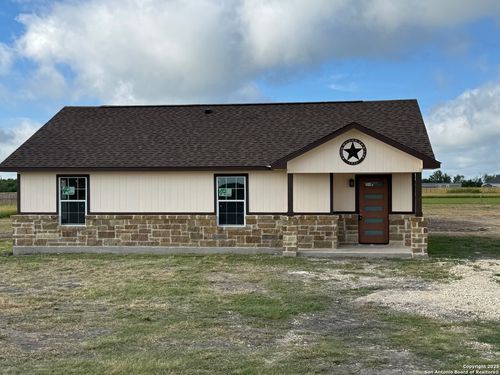 450 County Road 679, Natalia, TX, 78059-2277 | Card Image