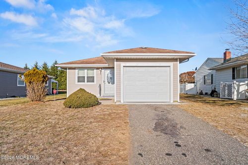 40 Pirogue St, Toms River, NJ, 08757-4108 | Card Image