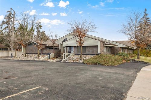 17600 11 Mile Rd, Lathrup Village, MI, 48076-4722 | Card Image