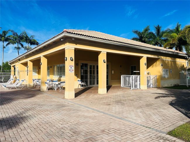 13748 Sw 118 Th Ter, Townhouse with 3 bedrooms, 3 bathrooms and null parking in Miami FL | Image 8