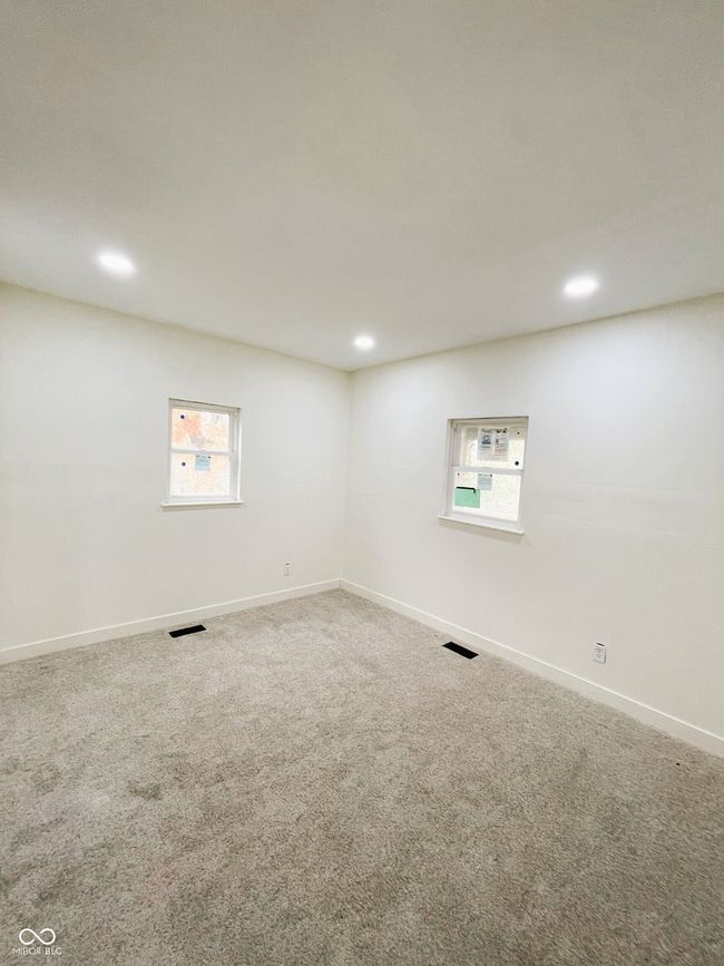 Master Bedroom | Image 11