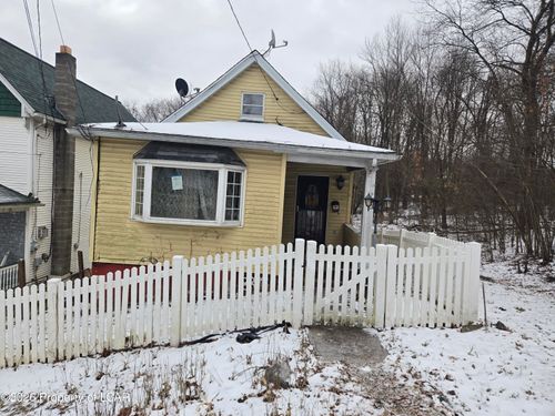 1427 Crown Ave, Scranton, PA, 18505-2438 | Card Image