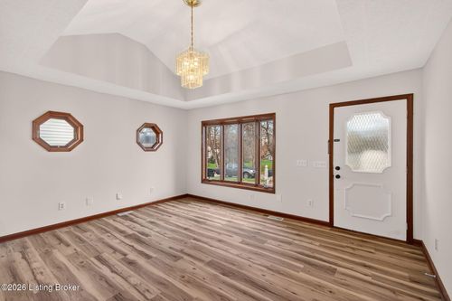 102 W Florence Ave, Louisville, KY, 40214-1821 | Card Image