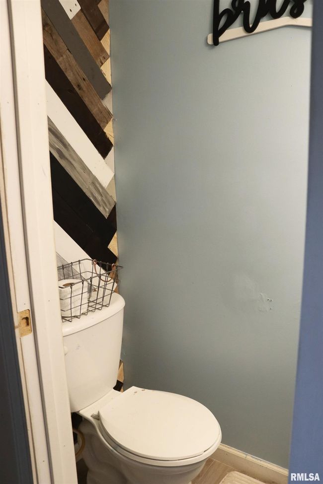 558 E Prospect St, House other with 3 bedrooms, 3 bathrooms and null parking in Farmington IL | Image 32