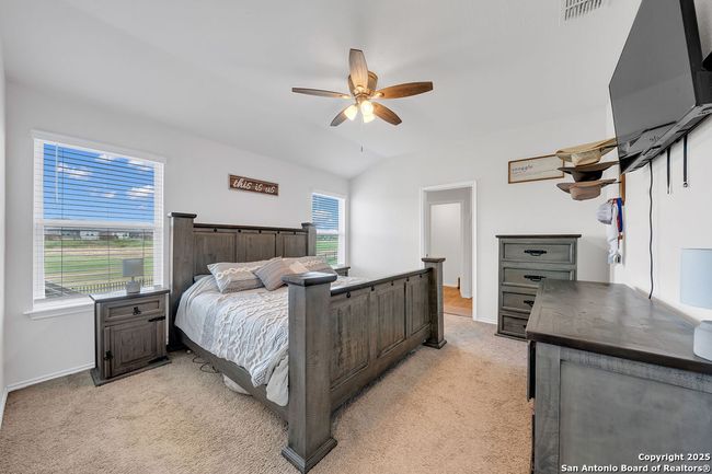 489 Middle Green Loop, House other with 3 bedrooms, 2 bathrooms and null parking in Floresville TX | Image 8
