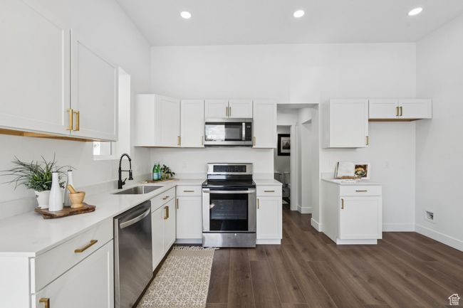 Stainless Steel Appliances | Image 13