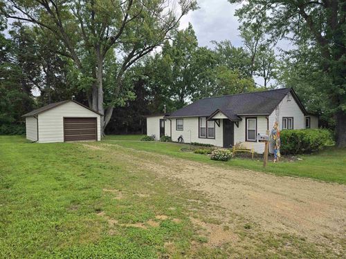 7 S Bruce St, DARIEN, WI, 53114-1575 | Card Image