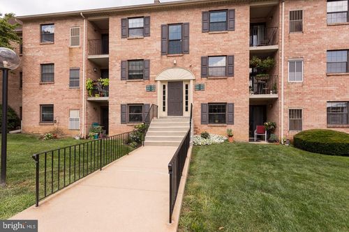 3218 Valley Dr, WEST CHESTER, PA, 19382-6352 | Card Image