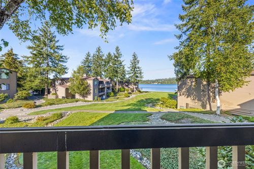 d3-17442 Ne 40th Pl, Redmond, WA, 98052-5669 | Card Image