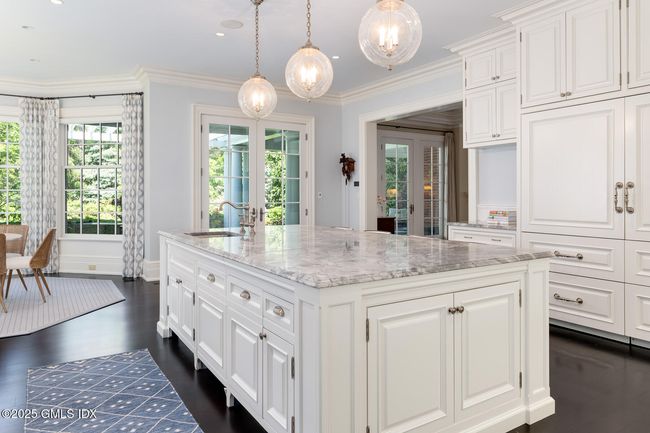 35 Club Rd, House other with 6 bedrooms, 8 bathrooms and null parking in Riverside CT | Image 11